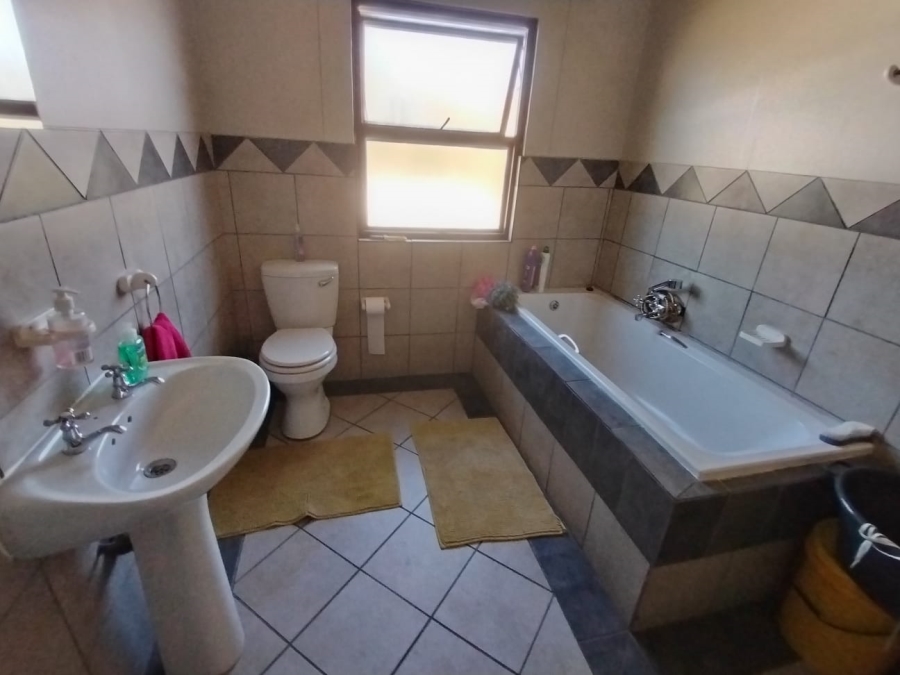 2 Bedroom Property for Sale in Waterval East North West